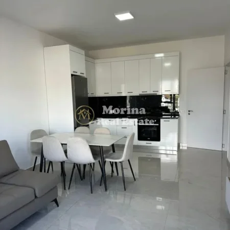 Tirane, jepet me qera apartament 2+1 Kati 3, 100 m² 600 € (Paskuqan)