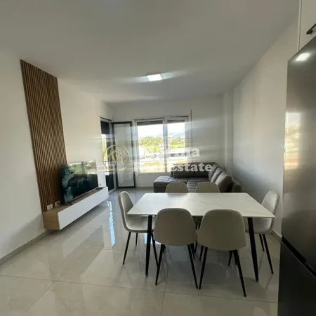 Tirane, jepet me qera apartament 2+1 Kati 3, 100 m² 600 € (Paskuqan)