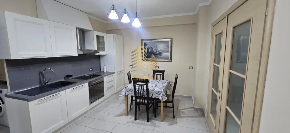 Tirane, jepet me qera apartament 2+1+Ballkon Kati 5, 100 m² 560 € (Astir)