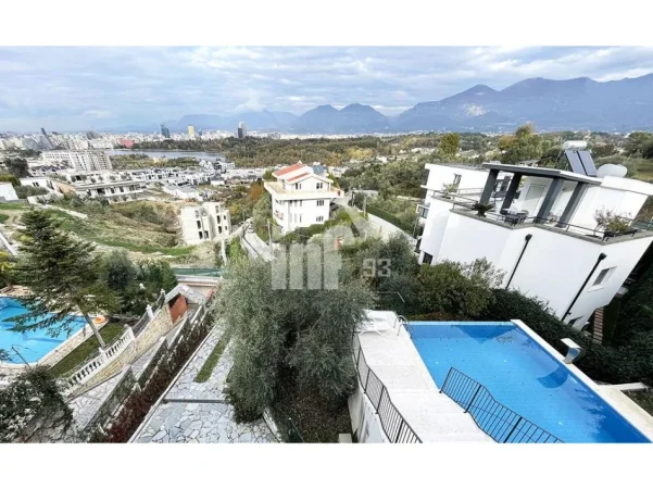 Tirane, shitet Vile , 900 m² (PRANE LIQENIT TE THATE)