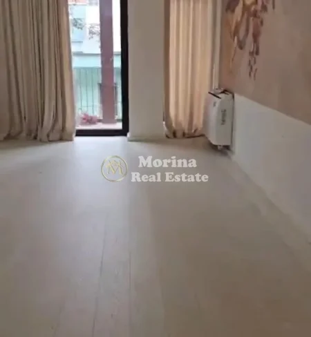 Tirane, jepet me qera ambjent biznesi Kati 2, 80 m² 1.100 € (Rruga Kavajes)