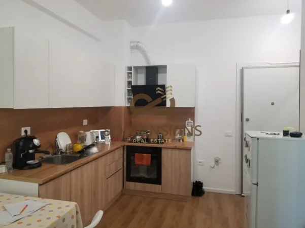 Tirane, jepet me qera apartament 1+1+Ballkon Kati 1, 55 m² 400 € (ali demi)