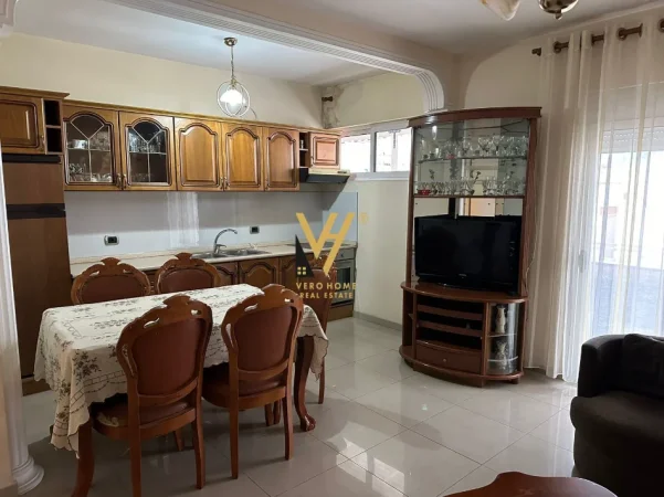 Tirane, jepet me qera apartament 2+1+Ballkon Kati 4, 85 m² 500 € (RRUGA E KAVAJES)