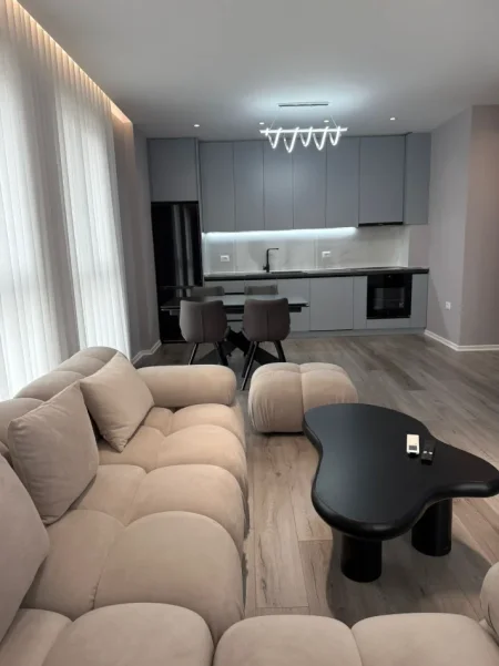 Tirane, jepet me qera apartament 2+1+Ballkon Kati 8, 103 m² 870 € (Don Bosko)