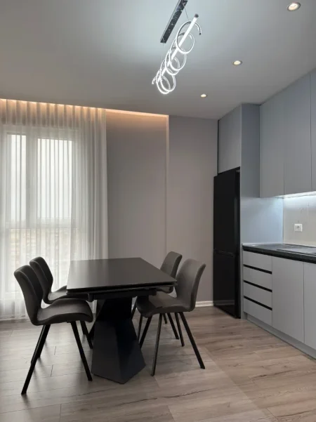 Tirane, jepet me qera apartament 2+1+Ballkon Kati 8, 103 m² 870 € (Don Bosko)