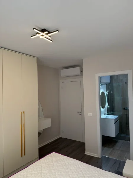 Tirane, jepet me qera apartament 2+1+Ballkon Kati 8, 103 m² 870 € (Don Bosko)
