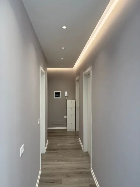 Tirane, jepet me qera apartament 2+1+Ballkon Kati 8, 103 m² 870 € (Don Bosko)