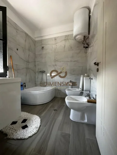 Tirane, jepet me qera garsonier 1+1 Kati 6, 42 m² 350 € (Casa Italia)