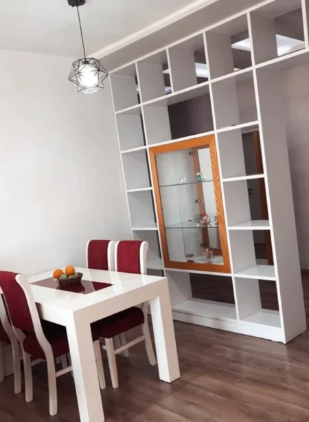 Tirane, jepet me qera apartament 2+1+Ballkon Kati 6, 100 m² 500 € (Astir)