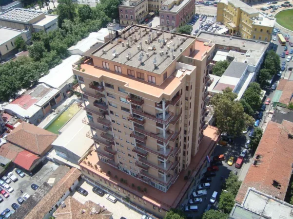 Tirane, jepet me qera zyre Kati 10, 86 m² 1.600 € (PRANE TOPTANIT DHE BASHKISE)