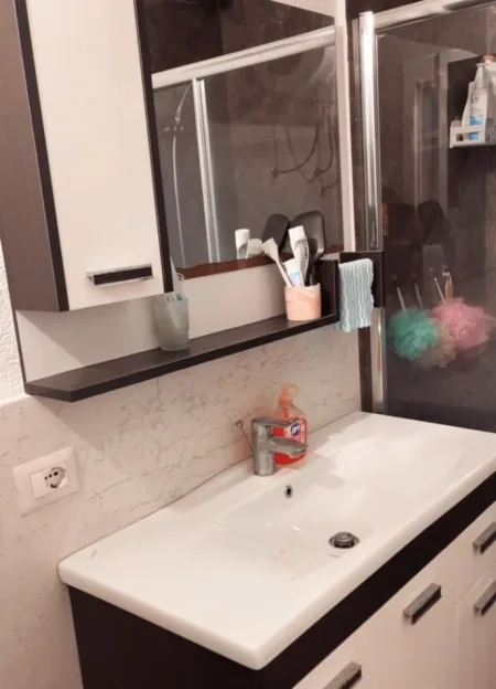 Tirane, jepet me qera apartament 2+1+Ballkon Kati 6, 100 m² 500 € (Astir)