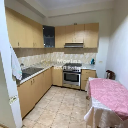 Tirane, jepet me qera shtepi 1+1 Kati 1, 75 m² 400 € (Rruga e Dibres)