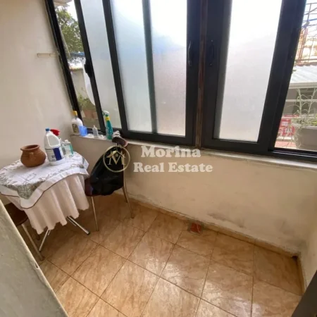 Tirane, jepet me qera shtepi 1+1 Kati 1, 75 m² 400 € (Rruga e Dibres)