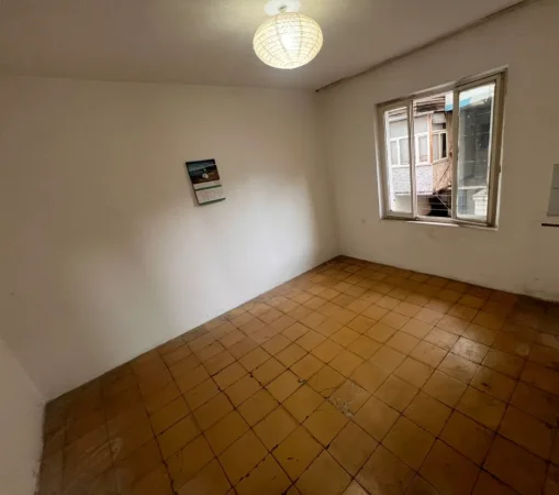 Tirane, shitet apartament 1+1 Kati 2, 49 m² 103.000 € (Rruga Frosina Plaku)