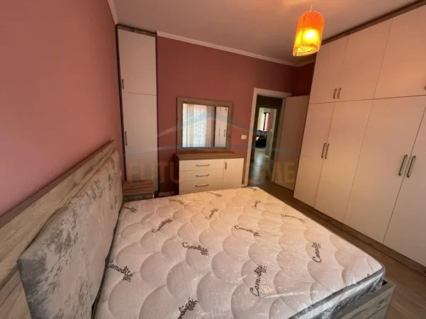 Tirane, jepet me qera apartament 1+1 Kati 2, 73 m² 600 € (Apartament 1+1+Post Parkimi, Kodra e Diellit)