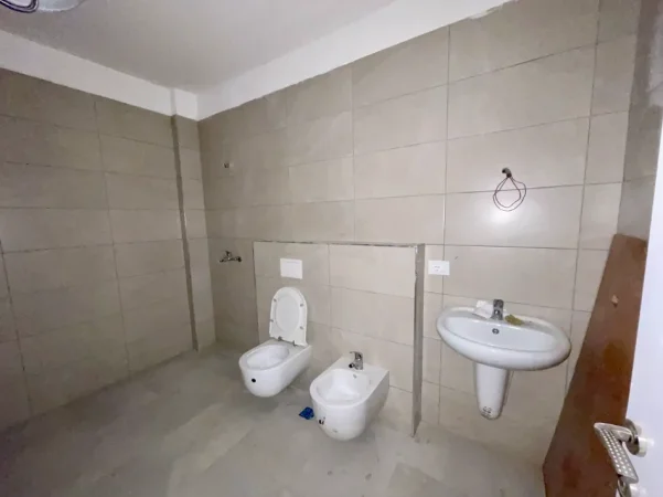 Tirane, jepet me qera apartament Kati 0, 122 m² 850 € (Rezidenca Kodra e Diellit)