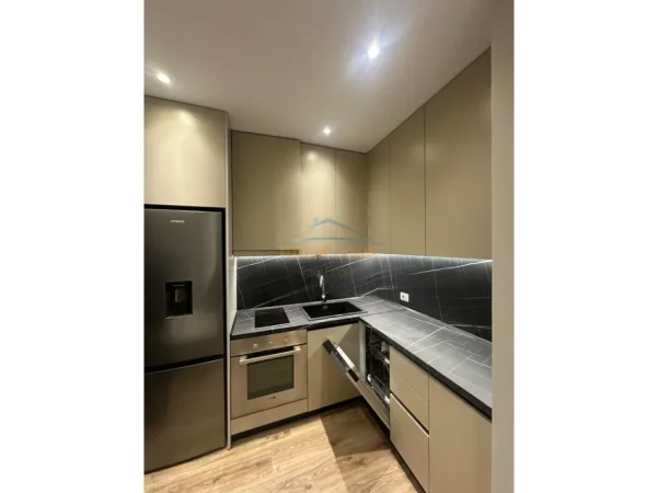 Tirane, jepet me qera apartament 1+1+Ballkon Kati 3, 60 m² 600 € (Kompleksi E88,Rruga Dritan Hoxha)