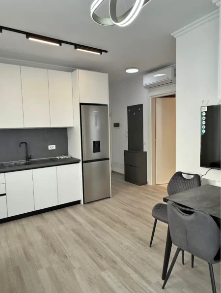 Tirane, jepet me qera apartament 2+1+Ballkon Kati 6, 100 m² 900 € (Bulevardi i Ri)