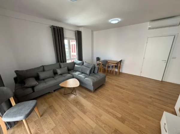 Tirane, jepet me qera apartament 2+1 Kati 4,