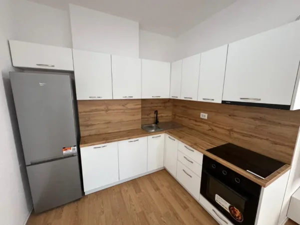 Tirane, jepet me qera apartament 2+1 Kati 4,