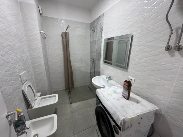 Tirane, jepet me qera apartament 2+1 Kati 4,