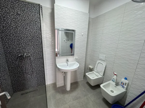 Tirane, jepet me qera apartament 2+1 Kati 4,