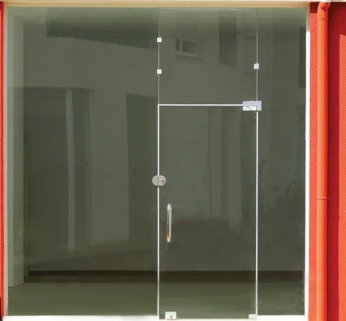 Tirane, shitet dyqan Kati 0, 350 m² 550.000 € 