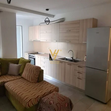 Tirane, jepet me qera apartament 1+1+Ballkon Kati 4, 62 m² 570 € (21 DHJETORI)