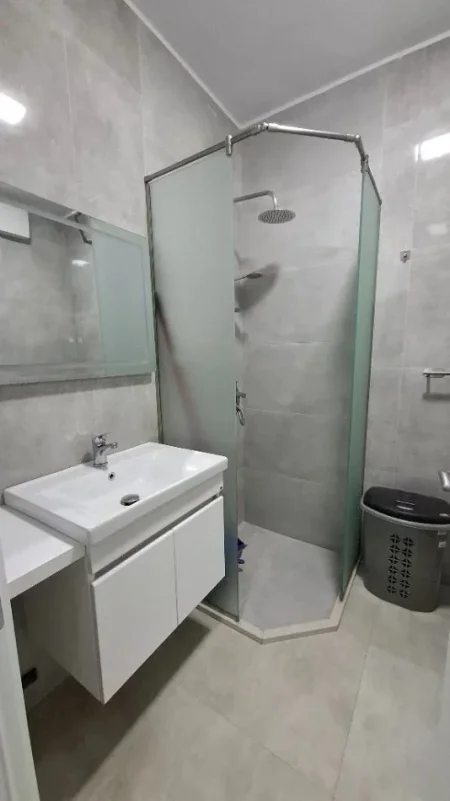 Tirane, jepet me qera apartament 1+1 Kati 6, 60 m² 570 € (RRUGA E KAVAJES)