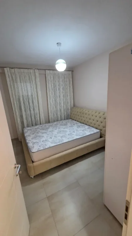 Tirane, jepet me qera apartament 3+1 Kati 3, 100 m² 650 € (Ali Demi)