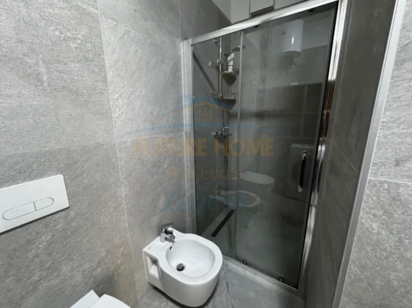 Tirane, jepet me qera apartament 2+1+Ballkon Kati 2, 90 m² 1.000 € (Park Life, Liqeni i thate)