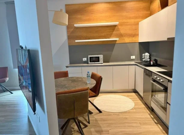 Tirane, jepet me qera apartament 2+1+Ballkon Kati 4, 110 m² 1.000 € (Sqaure 21)