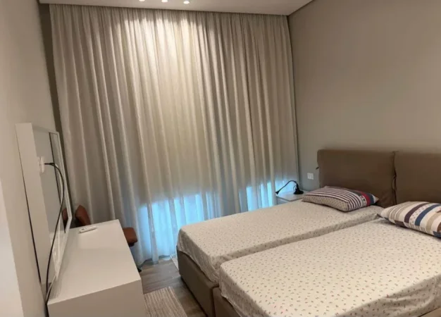 Tirane, jepet me qera apartament 2+1+Ballkon Kati 4, 110 m² 1.000 € (Sqaure 21)