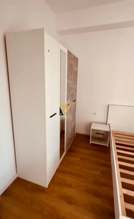 Tirane, jepet me qera apartament 1+1+Ballkon Kati 6, 73 m² 450 € (ALI DEMI)