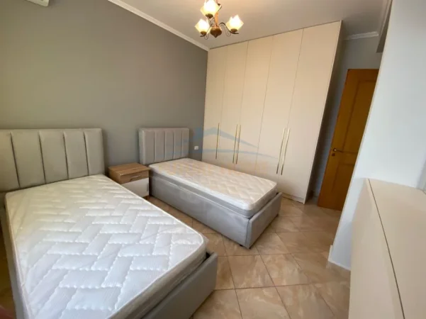 Tirane, jepet me qera apartament 2+1 Kati 7, 90 m² 600 € (Unaza e Re , Prane Hotel El Sahara)