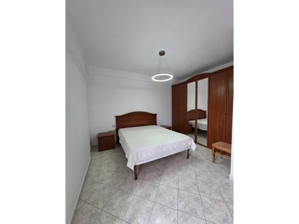 Tirane, jepet me qera apartament 3+1 Kati 5, 109 m² 750 € (Rruga Siri Kodra)