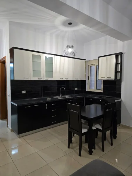 Tirane, jap me qera apartament 1+1+Ballkon Kati 0, 60 m² 450 € (Rruga Haki Shehu 38)