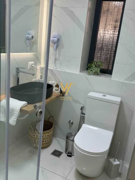 Tirane, jepet me qera apartament 2+1+Ballkon Kati 1, 80 m² 670 € (QYTET STUDENTI)