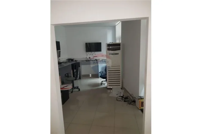 Tirane, jepet me qera ambjent biznesi Kati 2, 530 m² 5.900 € (Siri kodra)