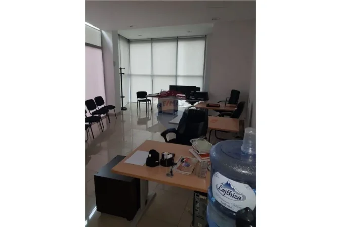 Tirane, jepet me qera ambjent biznesi Kati 2, 530 m² 5.900 € (Siri kodra)