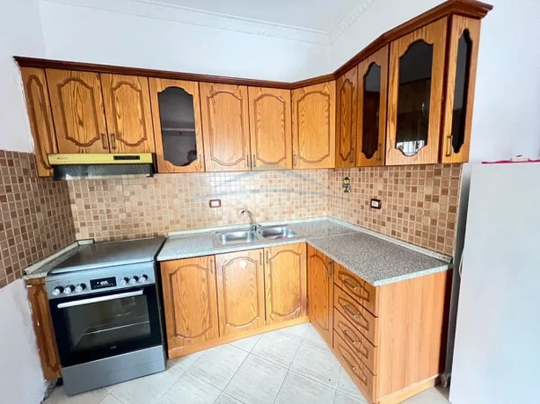 Tirane, jepet me qera apartament 2+1 Kati 2, 110 m² 400 € (Rruga Dalip Topi , Fresku)