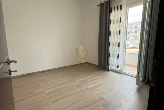 Tirane, jepet me qera Vile 3+1+Ballkon Kati 2, 140 m² 700 € (Shkoze)