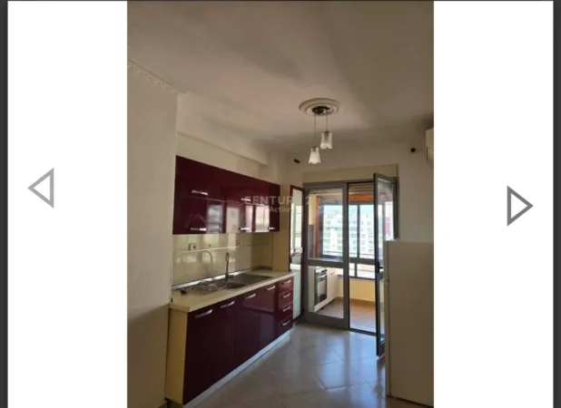 Tirane, jepet me qera apartament 2+1+Ballkon Kati 7, 94 m² 450 € (Kombinat)