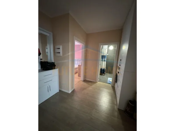 Tirane, jepet me qera apartament 1+1+Post Parkimi Kati 2, 73 m² 600 € (Kodra e Diellit)