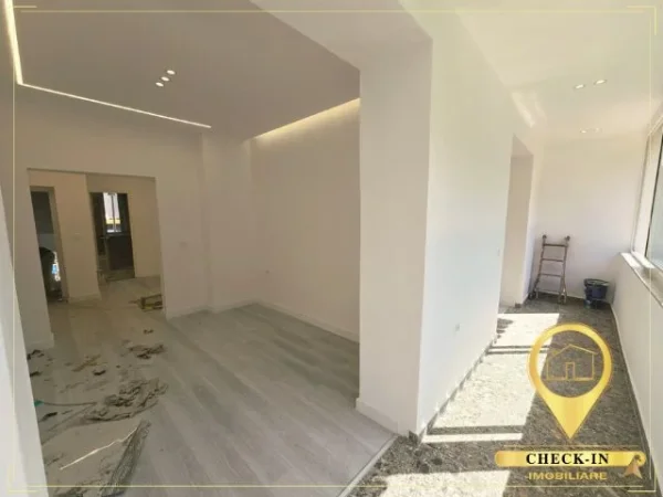 Tirane, jepet me qera zyre Kati 1, 77 m² 1.300 € (Rruga e Barrikadave)