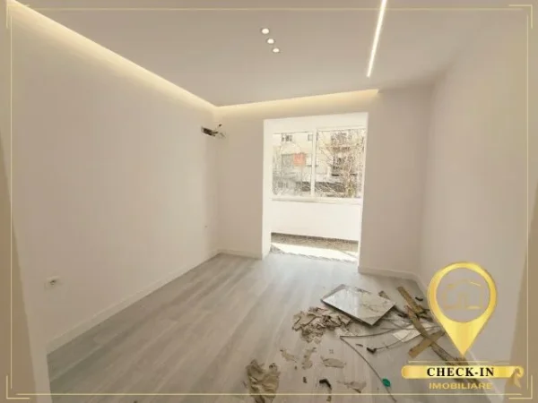 Tirane, jepet me qera zyre Kati 1, 77 m² 1.300 € (Rruga e Barrikadave)