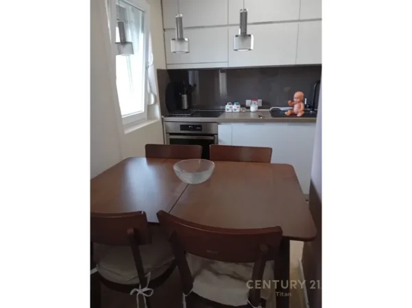 Tirane, jepet me qera apartament 1+1 Kati 1, 60 m² 450 € 
