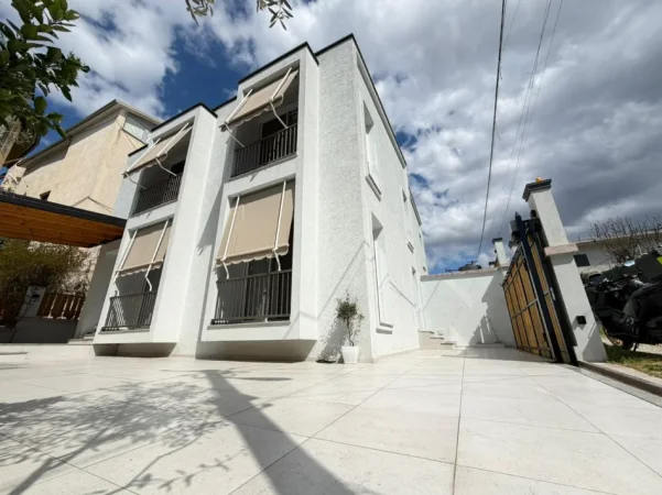 Tirane, jepet me qera apartament 2+1 , 900 €