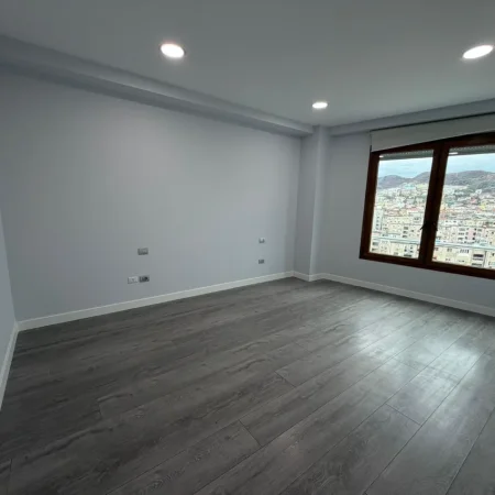 Tirane, jepet me qera zyre Kati 5, 200 m² (Rruga Kavajes)