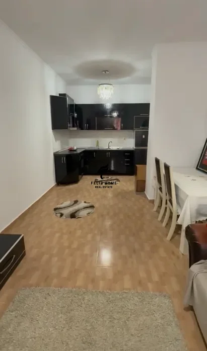 Tirane, jepet me qera apartament 1+1 Kati 7, 70 m² 400 € (YZBERISHT)